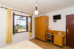 Apartment, 4 Schlafzimmer, Terrasse, Meerblick | Hochwertige Bettwaren, kostenloses WLAN, Bettwäsche