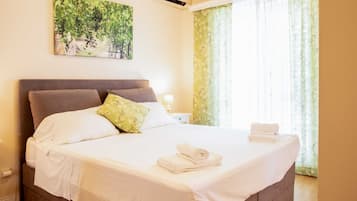 Huoneisto (One-Bedroom Apartment with Balcony an) | Silitysrauta/-lauta, ilmaiset vauvansängyt, ilmainen Wi-Fi