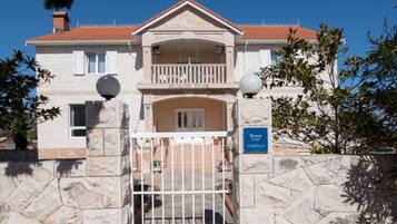 Huoneisto (One-Bedroom Apartment with Balcony an) | Ulkopuoli