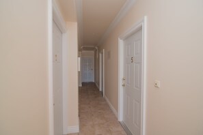 Interior detail - Mijajov dvor (Selca)