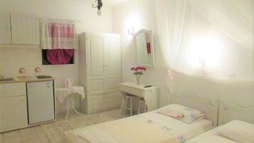 1 bedroom, iron/ironing board, WiFi, bed sheets