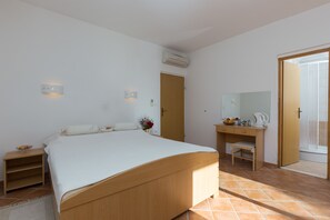 Double Room, Balcony, Partial Sea View | Individually decorated, individually furnished, iron/ironing board