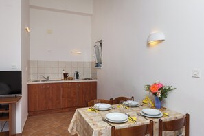 Appartement (Villa Dubravka - Premium One Bedroom ) | Coin cuisine privé | Réfrigérateur