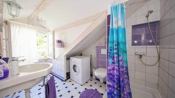 Apartment (Guest House Gugily - Three Bedroom Ap) | Bathroom | Shower, towels, soap, toilet paper