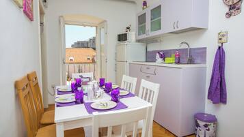 Single Room (Guest House Gugily- Single Room with ) | Shared kitchen
