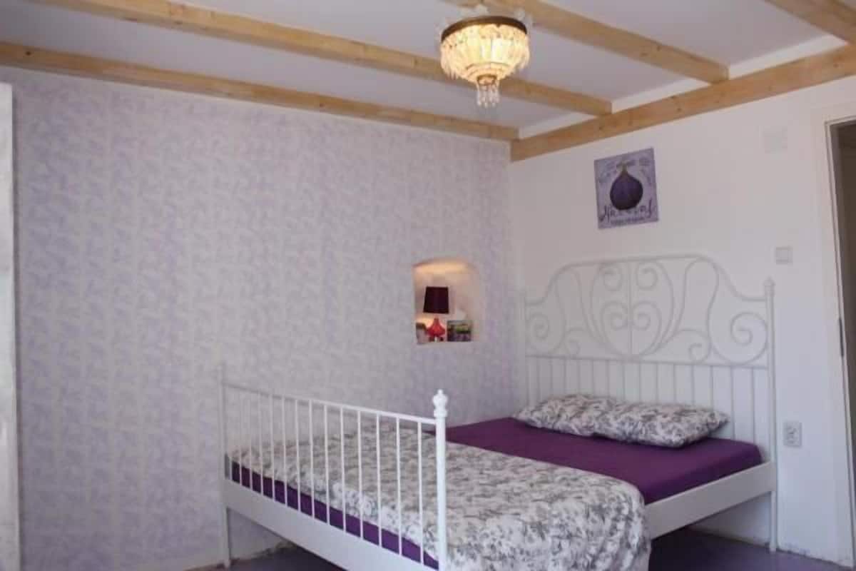 Quarto triplo (Guest House Gugily- Triple Room with ) | 3 quartos, individualmente decorados, individualmente mobiliados