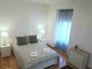 2 bedrooms, iron/ironing board, Internet