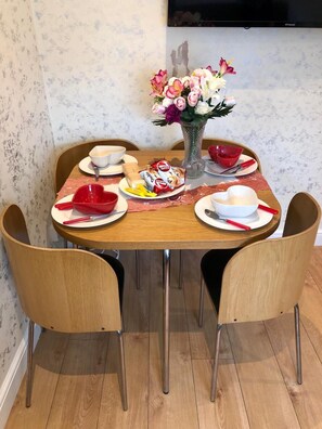 Dining - fantastic two bedrooms apartment (Bristol)