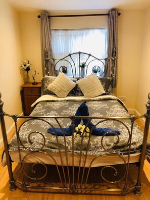 2 bedrooms, iron/ironing board, free WiFi, bed sheets - fantastic two bedrooms apartment (Bristol)