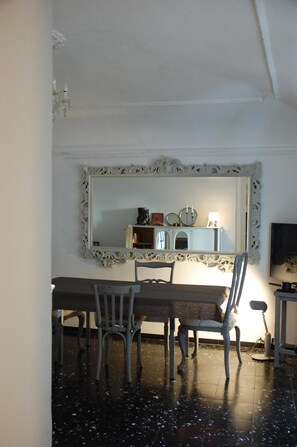Dining - Virginias B&B (Savona)