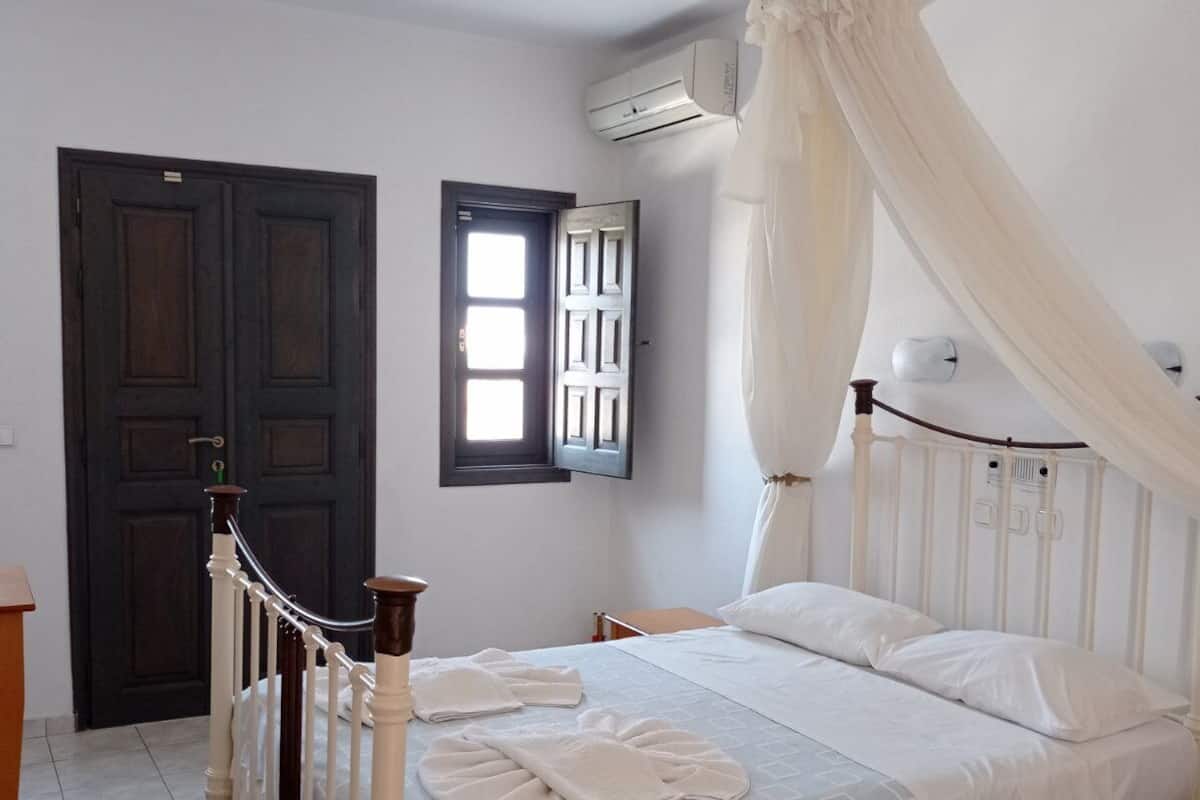 Cozy Studio Partial Sea View | Cassaforte in camera, ferro/asse da stiro, Wi-Fi gratuito, lenzuola
