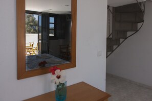 Interior detail - Dagris Villa Studios (Santorini)