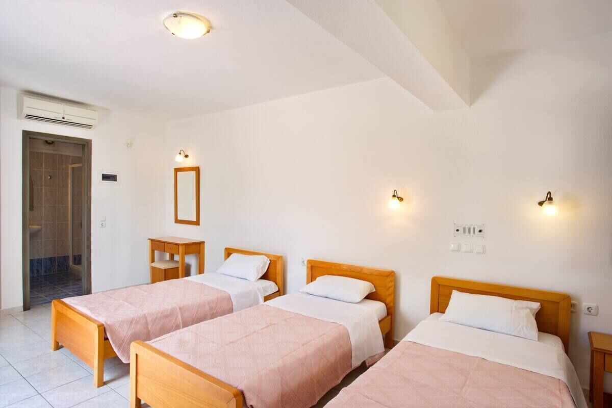 triple room with sea/garden view | in-room safe, iron/ironing board, free wifi, bed sheets