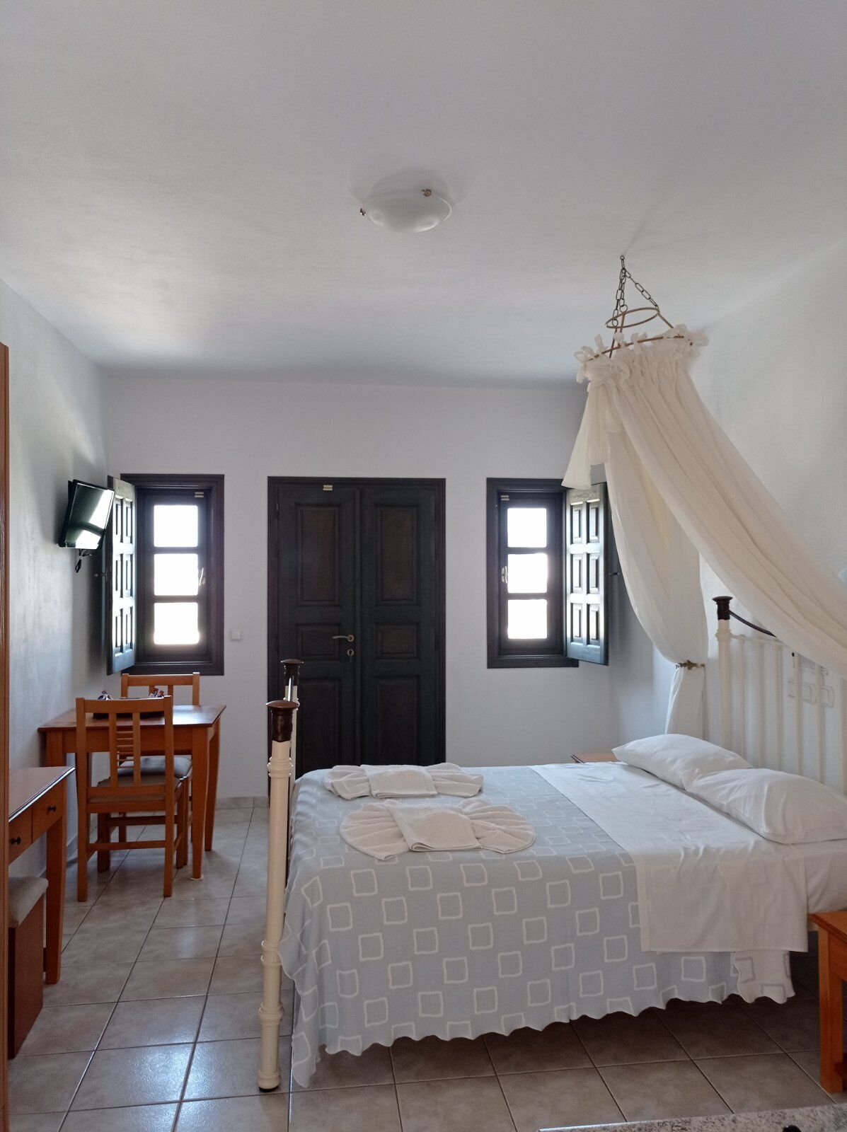 cozy studio partial sea view | in-room safe, iron/ironing board, free wifi, bed sheets