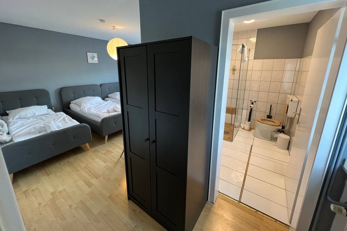 Doppia Basic, 1 camera da letto, vista città | 1 camera, una scrivania, tende oscuranti, ferro/asse da stiro