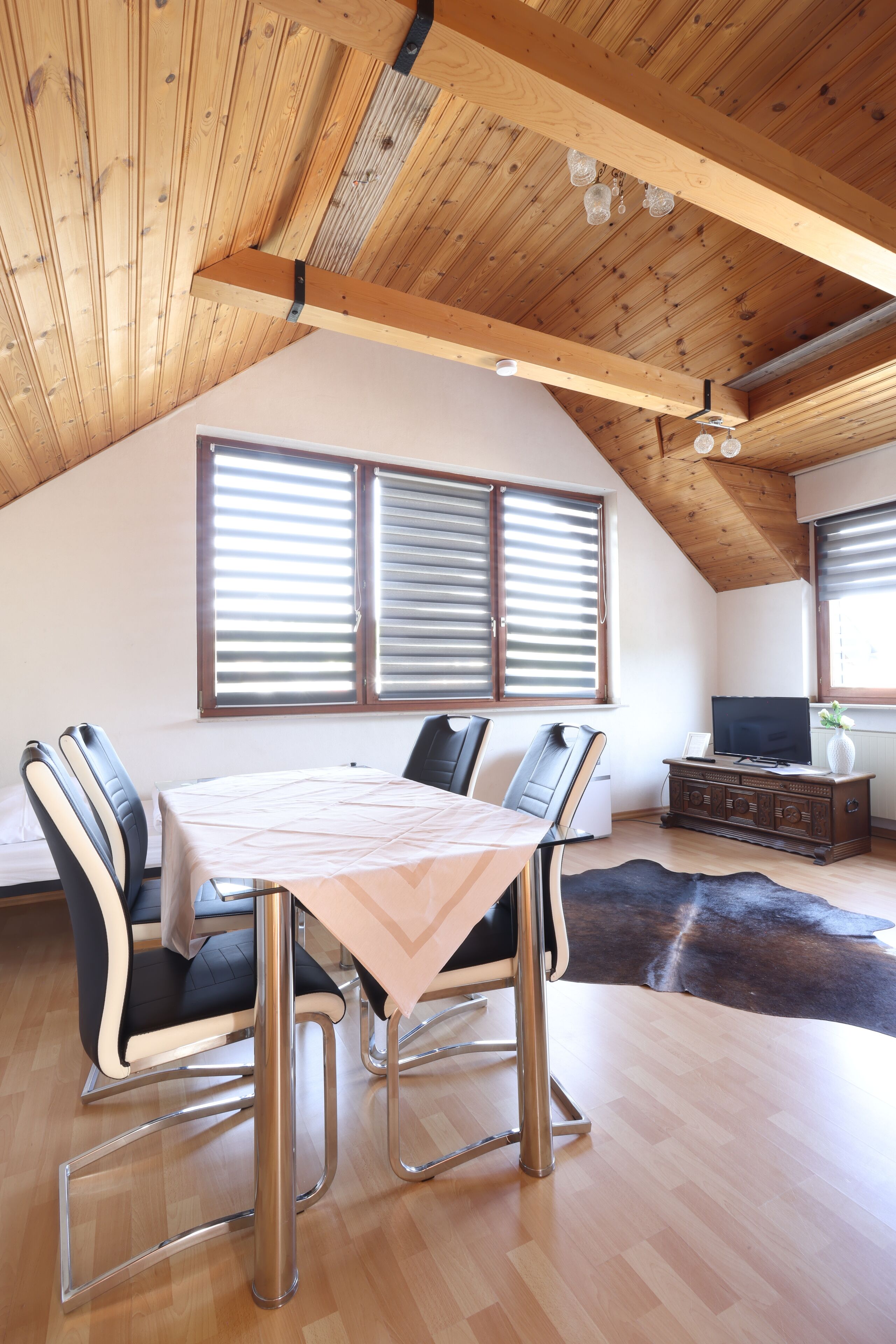 family apartment, 2 bedrooms, mountain view | living area | flat-screen tv