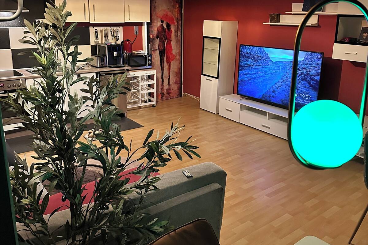 Businesshuone | Oleskelualue | Taulutelevisio