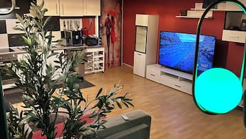 Business Room | Living area | Flat-screen TV