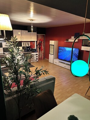 Business Room | Living area | Flat-screen TV - Seeblick Hotel Obermaubach (Kreuzau)