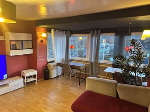 Business Room | Blackout drapes, iron/ironing board, free WiFi, bed sheets - Green Seeblick Hotel & Apartments (Kreuzau)