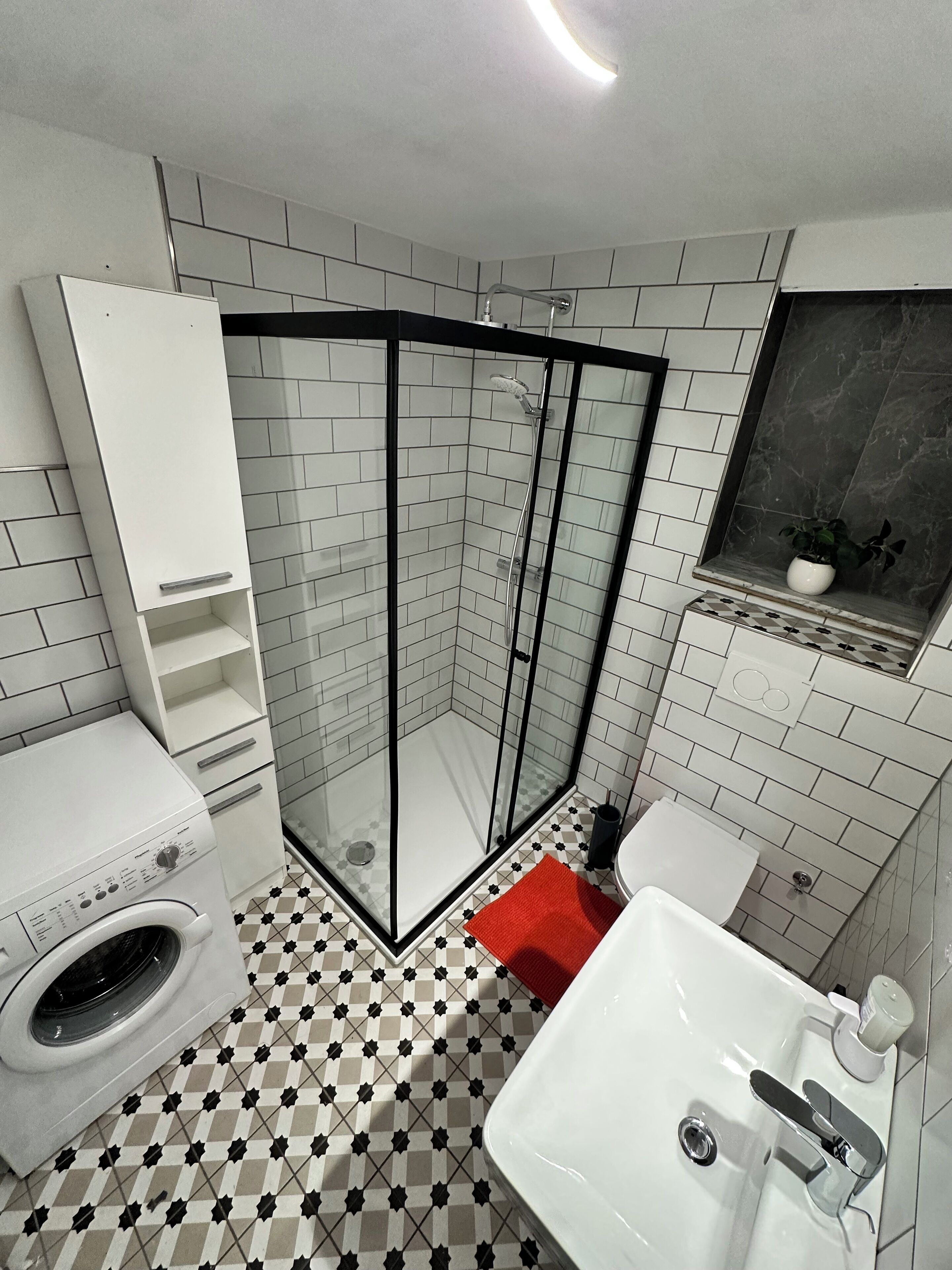 Business Room | Bathroom