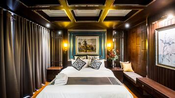 Sea View Double Room | In-room safe, desk, iron/ironing board, free WiFi