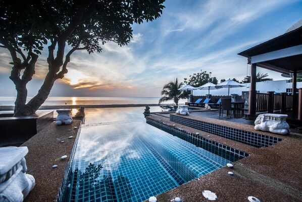 2 outdoor pools, free pool cabanas, pool umbrellas - Amara Villa Khao Ka Lok (Pranburi)