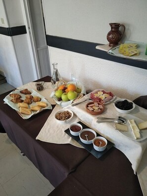 Daily buffet breakfast (EUR 8.50 per person)