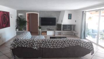 Smart-tv en een open haard