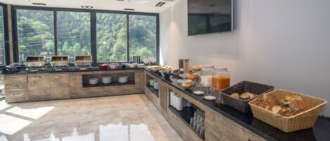 Free daily buffet breakfast