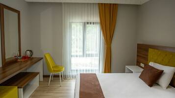 In-room safe, blackout curtains, free WiFi, bed sheets