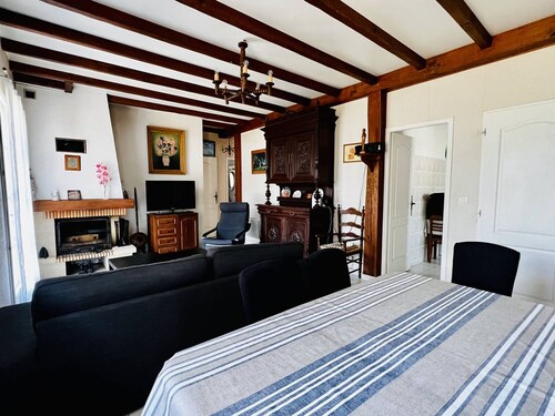 Basque house in Espelette, 3 beds, 5+2 ppl, pets allowed, internet