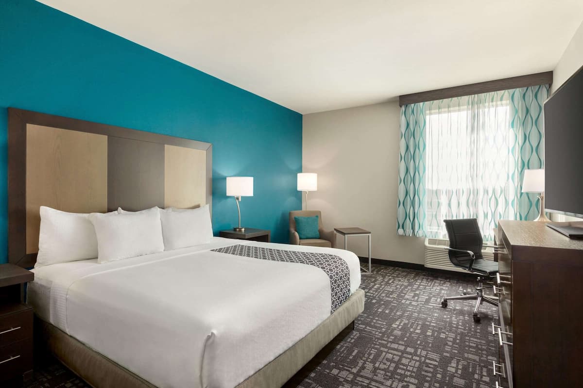 Room, 1 King Bed, Non Smoking | Pillowtop beds, desk, laptop workspace, iron/ironing board