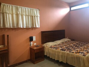 Phòng | Bộ đồ giường kháng dị ứng, bàn, màn/rèm cản sáng