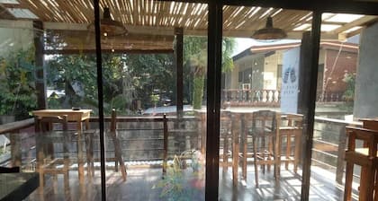 Laule a Hostel El Nido (Quad Deluxe room)