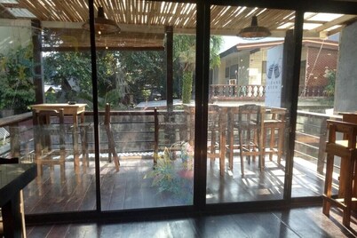 Laule a Hostel El Nido (Quad Deluxe room)