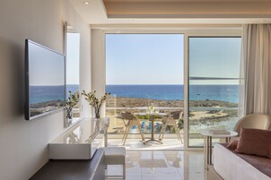 高级房, 1 间卧室, 阳台, 海滩景观 | 高档床上用品、泰普尔床垫、迷你吧、客房内保险箱