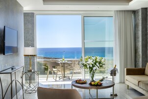 Deluxe Suite, 1 Bedroom, Balcony, Beach View (Front Sea View) | Premium bedding, Tempur-Pedic beds, minibar, in-room safe