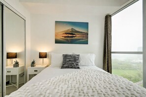 1 Schlafzimmer, Schreibtisch, Bügeleisen/Bügelbrett, Reisekinderbett