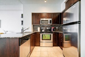 Coffee/tea maker, fridge, microwave, oven