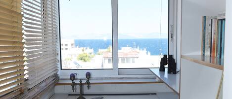 Apartment, 3 Bedrooms | Living area