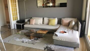 Télévision, livres, vidéothÚque