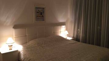 1 slaapkamer, een strijkplank/strijkijzer, wifi, beddengoed