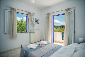 2 bedrooms, in-room safe, iron/ironing board, free WiFi