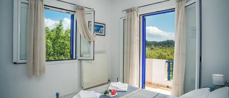 2 bedrooms, in-room safe, iron/ironing board, free WiFi