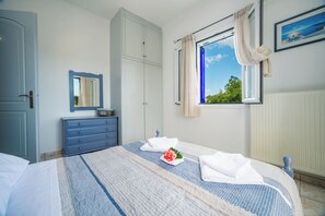 2 bedrooms, in-room safe, iron/ironing board, free WiFi