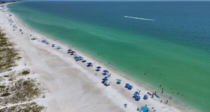 The Beach House - sleeps 6 guests  in 3 bedrooms