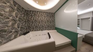 Room, 1 Double Bed, Jetted Tub | Private spa tub