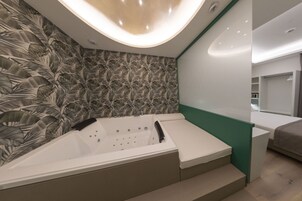Room, 1 Double Bed, Jetted Tub | Private spa tub