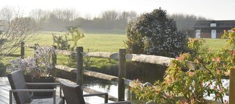 Footpath Cottages at Reynolds Farm